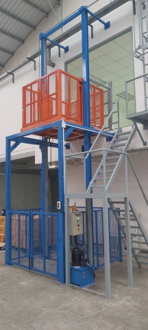 ลิฟท์ขนของในอาคาร